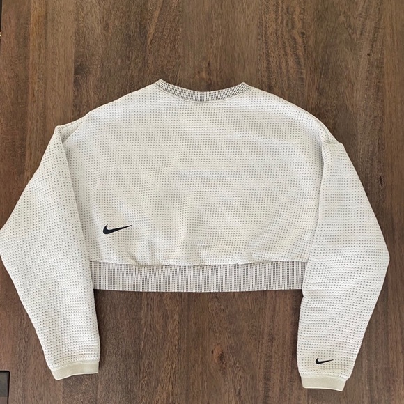 Nike Cropped Sweatshirt in Medium - Picture 2 of 6
